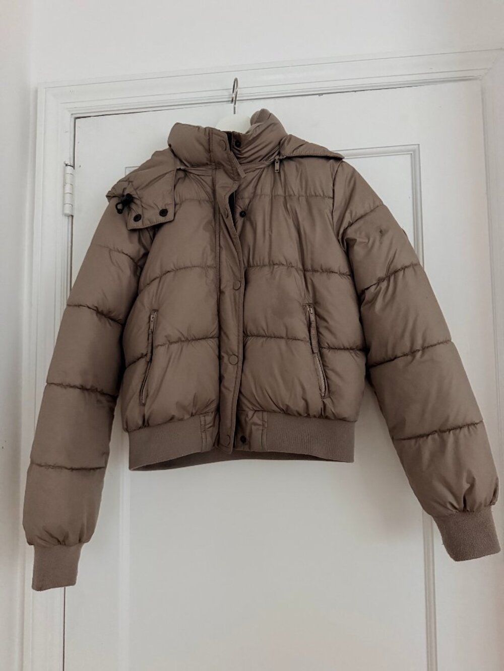 Hollister Ultimate Puffer Jacket – Taupe Beige – Size Small